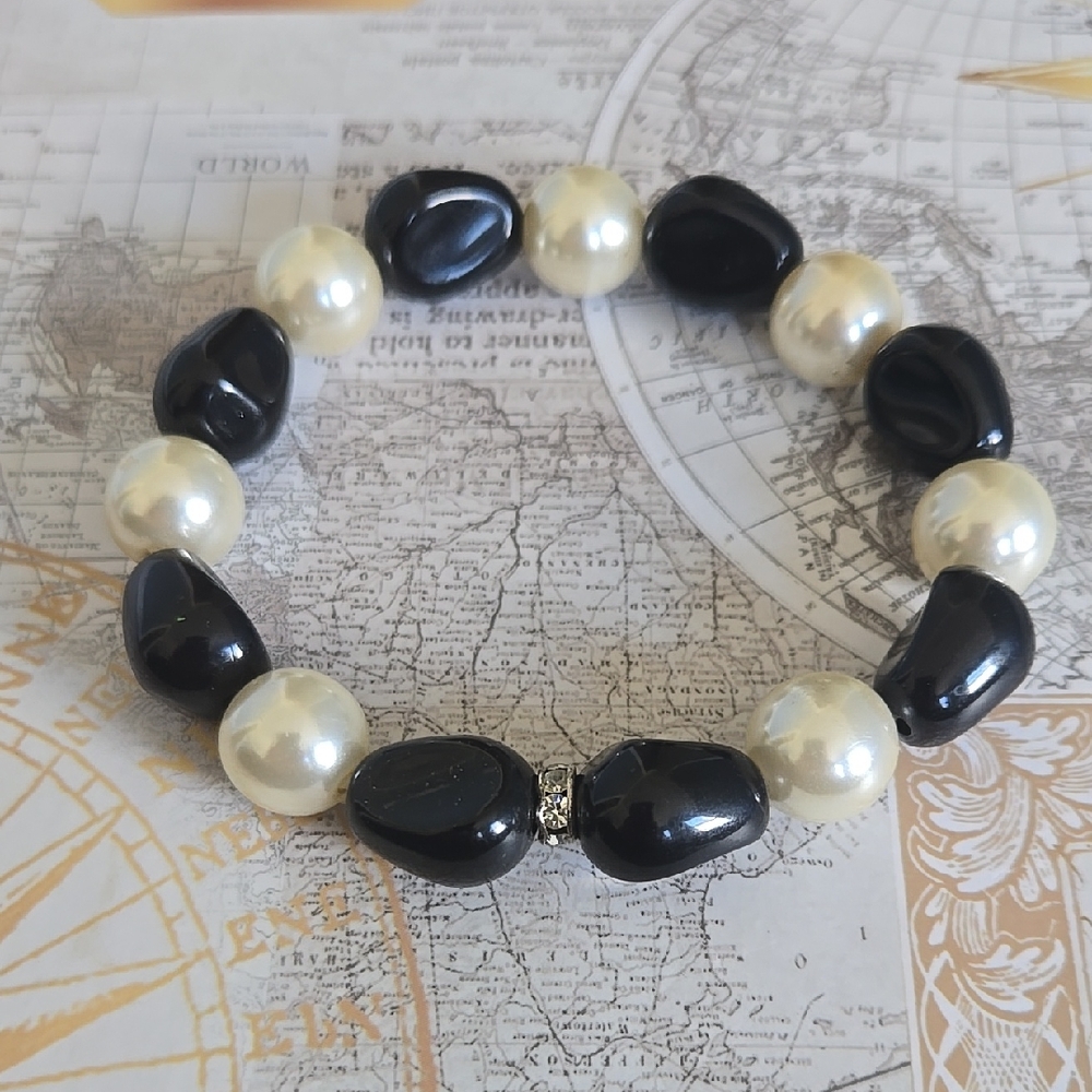Black and Pearl Beaded Stretch Bracelet - Elegant Women's Jewelry